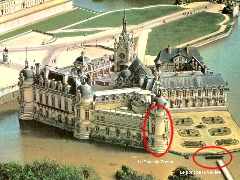 La Tour du trésor et le Pont de la Volière, château de Chantilly