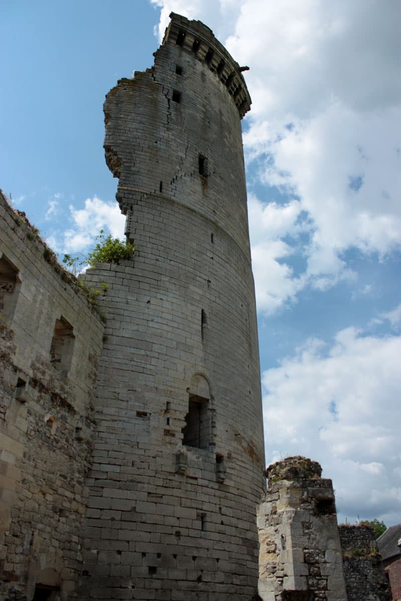 donjon du château de Montépilloy